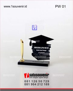 Perlengkapan Wisuda